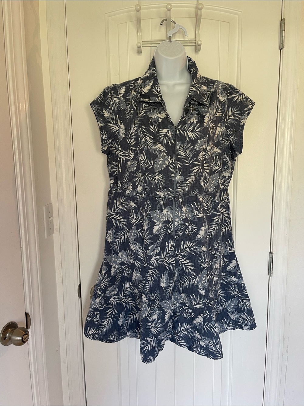 Short-Sleeve blue Floral Mini Dress with Collared V-Neck